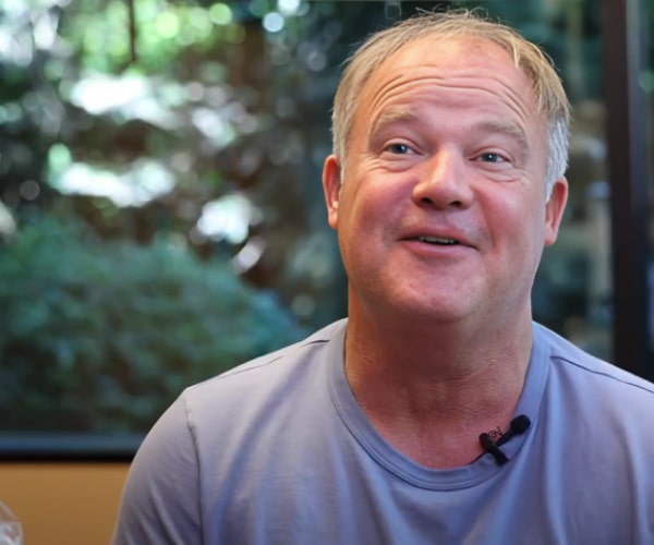 Scott, a satisfied patient, shares his experience with Dr. Ron Sherman.